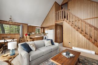 Chalet w Huge Deck, Grill, WiFi, Mins to Bryce! - Basye - 4