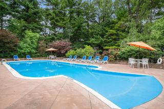 Howard Johnson by Wyndham Traverse City - Traverse City - 1