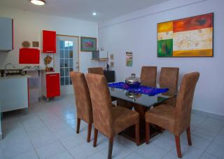 Centrico y cómodo departamento, sobre Avenida principal en Cancún. - Cancún - 3