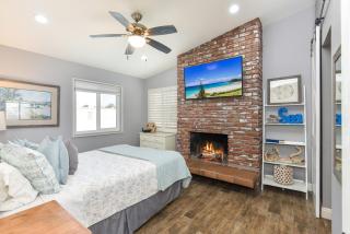 5 Bedroom Home with Pool Table steps to the Beach - Newport Beach - 9