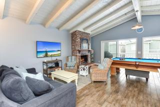 5 Bedroom Home with Pool Table steps to the Beach - Newport Beach - 2