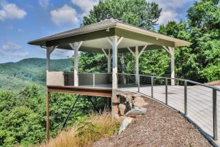 Skytop Chalet Pet Friendly, Hot Tub and Views - Black Mountain - 3