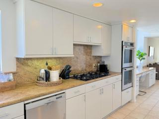 Ocean Front Penthouse Spacious 4 Bedroom Beach Home - Manhattan Beach - 1