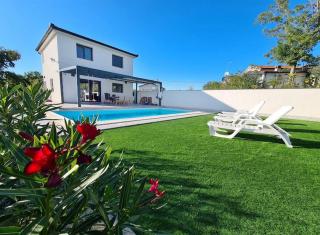 Holiday house with a swimming pool Fratrici, Umag - 22401 - 0