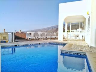 BEAUTIFUL VILLA - 4 bedrooms, heated pool, fibre net, 2 priv car park places, tv channels - Adeje - 0