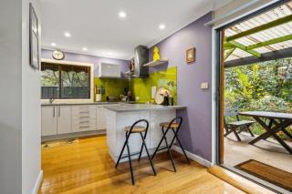 Roses on the River - An absolute river frontage cottage - 7