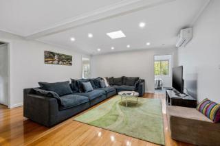 Roses on the River - An absolute river frontage cottage - Bright - 4