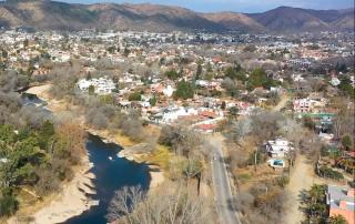 Casa Villa Carlos Paz, con pileta, frente al río - Villa Carlos Paz - 0
