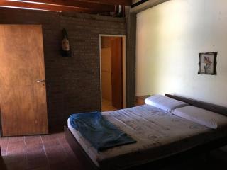 Casa Villa Carlos Paz, con pileta, frente al río - Villa Carlos Paz - 2