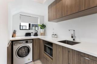Luxury Style Free Street Parking CBD Location - Christchurch - 6