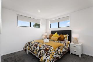 Luxury Style Free Street Parking CBD Location - Christchurch - 5