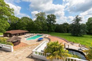 Large Villa Mansion With Pool House & Tennis Court - Potters Bar - 7