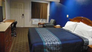Corcoran Country Inn - Corcoran - 3