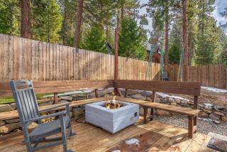 Lake Views, Pet-Friendly Cabin with Hot-Tub in King's Beach - Kings Beach - 8