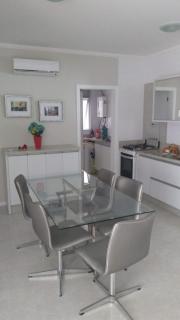 Duas amplas suítes na quadra da praia. - 5