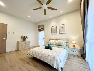 Serene Homestay Semenyih - Endlot House 4BR for 11 pax - 8