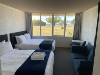 Happy Wanderer Motel Lake Boga ON THE LAKE WITH LAKE VIEWS - Lake Boga - 7