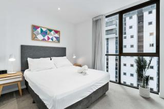 Elegant 2-Bed with Stunning Views, Pool, BBQ, Gym - Gold Coast - 1