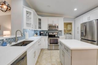 Loggerhead Lagoon - Modern Waterfront Home - Pirates Cove - 7