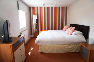 Ship Stores Guest House - 9