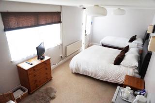 Ship Stores Guest House - 4