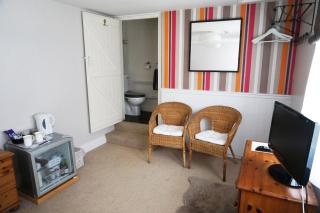 Ship Stores Guest House - 3