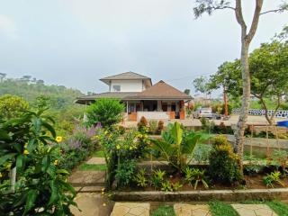 Saung Kuta Village by Surganya Villa - Ciguntur - 1