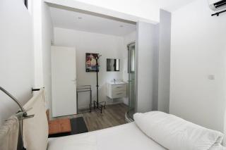 Vue mer, contemporain, climatisation, jardin, Terrasse, 2 Salles de bains - Saint-Mandrier-sur-Mer - 2