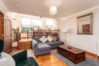 Cromwell Corner - Donnini Apartments - 9