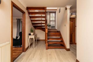 Cromwell Corner - Donnini Apartments - 4
