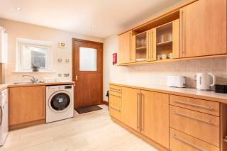 Cromwell Corner - Donnini Apartments - 1