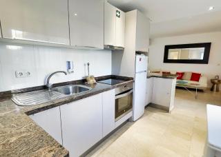 Central Two Bedroom Apartment on the Second Line of the Beach in Marbella. - 2