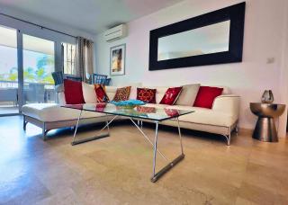 Central Two Bedroom Apartment on the Second Line of the Beach in Marbella. - 8