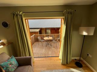 The Poplars - Cosy Modern Flat with Great Networking - Telford - 3