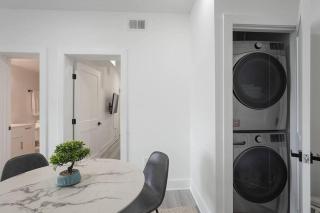 Enjoy City Skyline Views from private Roof Deck! - 9