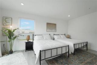 Enjoy City Skyline Views from private Roof Deck! - 6