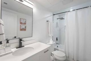 Enjoy City Skyline Views from private Roof Deck! - 3