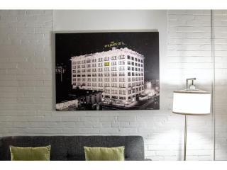 Contemporary 2BR 2BA Apartment by CozySuites - Indianapolis - 4