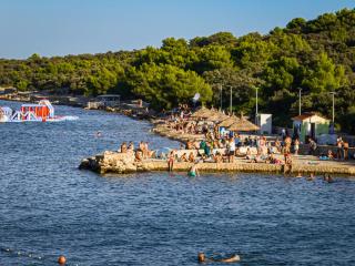 Apartments Pervan by the beach 3 bedrooms - Jezera - 0