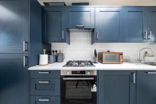 Cosy 1 Bed apartment with FREE PARKING close to Underground station zone 2 for quick access to Central London up to 5 guests - London - 4