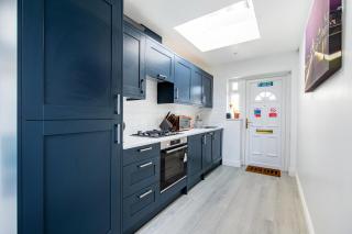 Cosy 1 Bed apartment with FREE PARKING close to Underground station zone 2 for quick access to Central London up to 5 guests - London - 1