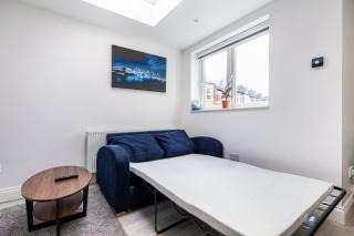 Cosy 1 Bed apartment with FREE PARKING close to Underground station zone 2 for quick access to Central London up to 5 guests - London - 2