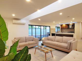 Luxury Bay Vacation Home 5 Ensuites & Pool - Whangaparaoa - 7