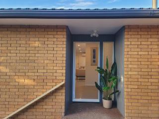 Luxury Bay Vacation Home 5 Ensuites & Pool - Whangaparaoa - 5