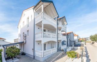 Beautiful Apartment In Biograd Na Moru - Biograd na Moru - 2
