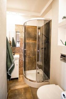 Bright 7th Floor Central Home with Balcony & View - Varsavia - 3