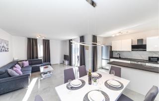 Beautiful Apartment In Okrug Gornji - Trogir - 6