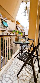 Next to Metro! Bright Apartment with Fully Equipped Kitchen - Atenas - 3