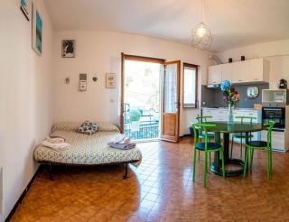 [Rainbow house]- with Jacuzzi-wifi-garden-balcony-parking - 6