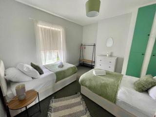 Large 3 Bed House - Awsworth - J26 M1 - Ideal for Contractors or Families - Sleeps - 6 - - 3